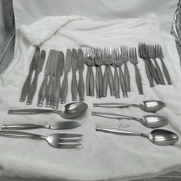 Oneida AMBIANCE 18/10 Stainless Silverware Flatware 30 PIECE LOT, MCM Silverware - Picture 1 of 7